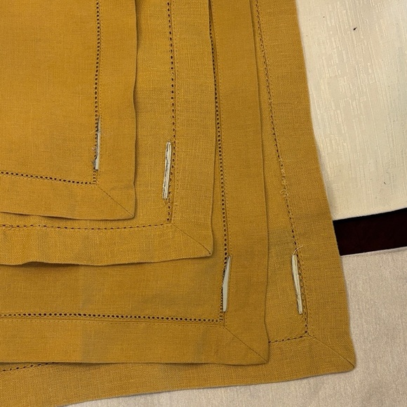 4 linen Mustard Yellow placemats - Picture 6 of 6